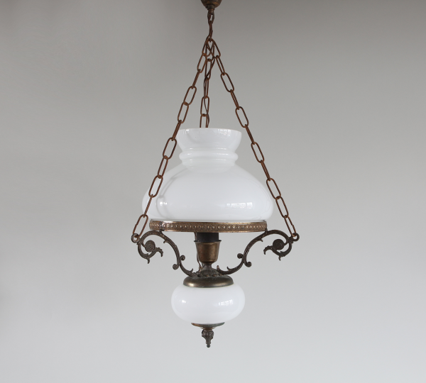 Olielamp kroonluchter met witte opaline art deco France oillamp chandelier white