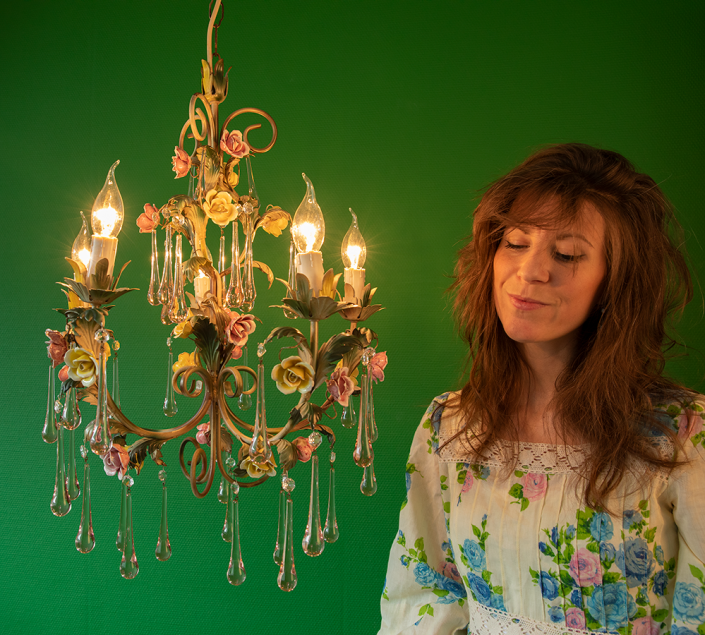 floral chandelier with ceramic roses and pink teardrop icicles - Sofie Clavaux